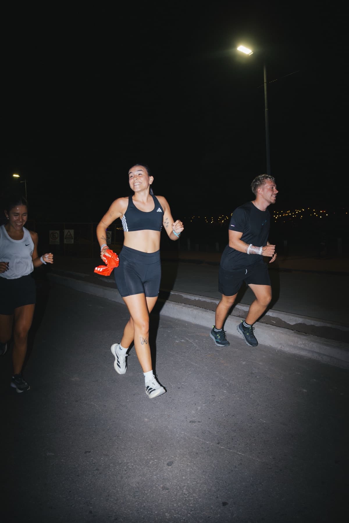 El crew de SQUAD corriendo en grupo